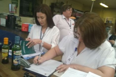 Secretaria interdita empresas por venda de óleo como azeite